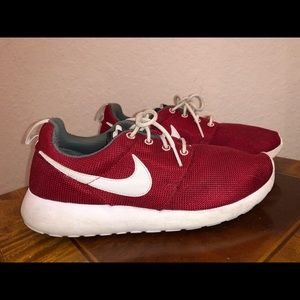 Nike Red Rosches